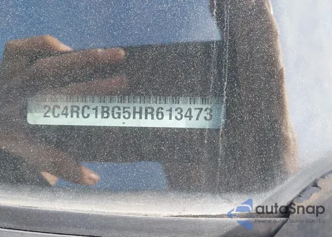 2017 Chrysler Pacifica Touring-L z USA, uszkodzony, nr VIN 2C4RC1BG5HR613473